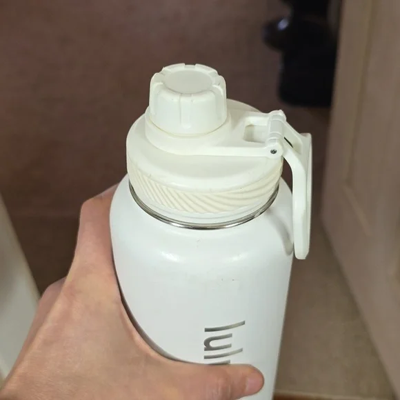 GIVEAWAY - Picture 2 of 3